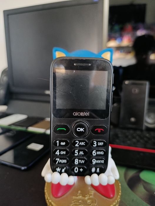 Telefon Alcatel ideal pt pers în vârstă