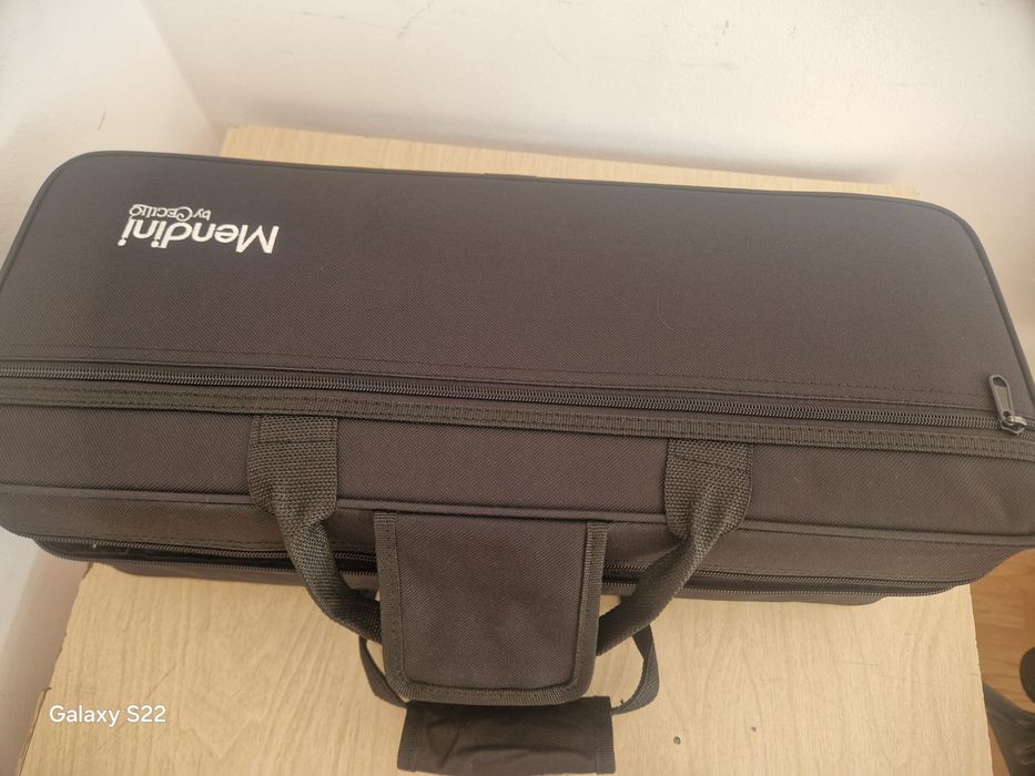 Trompeta mendini noua cu mustiuc 7c nou, husa si alte accesorii