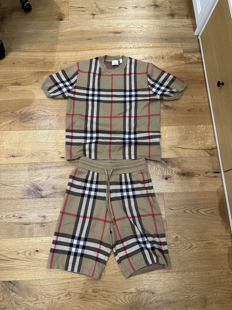 Burberry set (t-shirt, shorts)