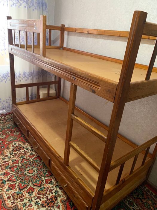 Двухэтажный кровать