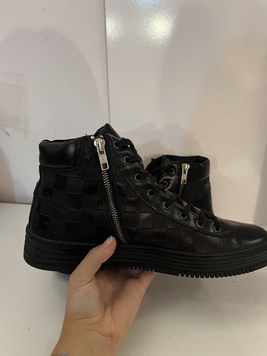 Adidasi tip gheata cricket