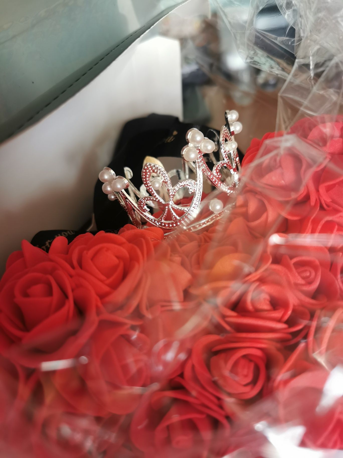 Мече от рози 40см+светеща лента+корона+кутия