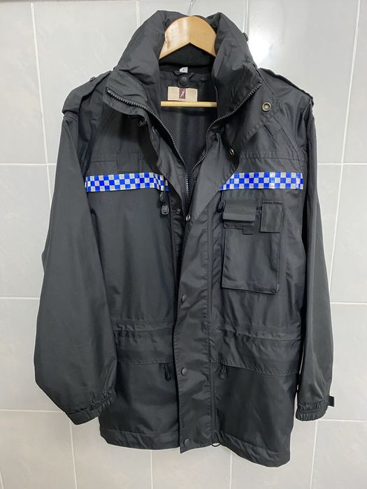 Jaketa Police UK noua