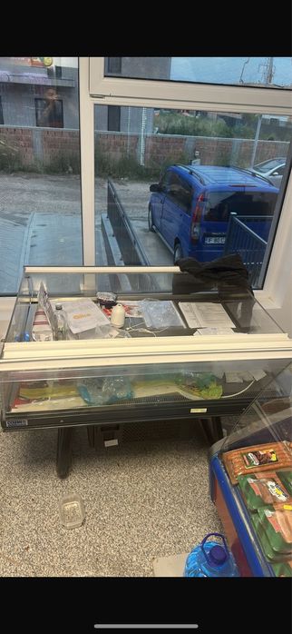 vitrina perdea aer  / vitrina mezeluri