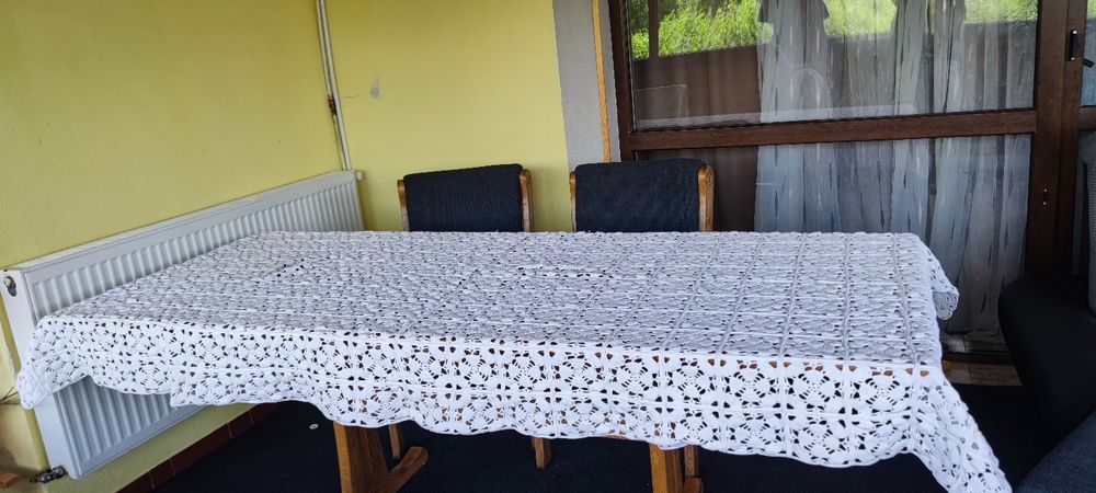 Fata de masa sau cuvertura lucrata manual
