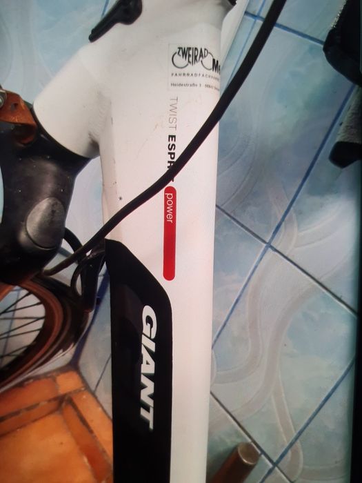 Bicicleta electrica  Giant din aluminiu