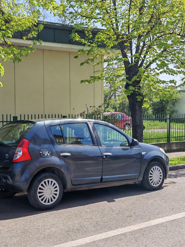 Vând Dacia Sandero 2008 1.6 benzina