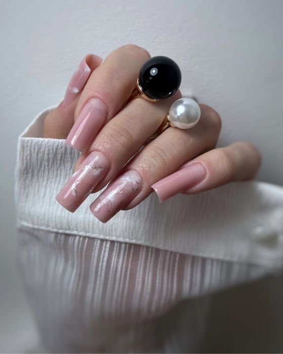 Unghii cu gel , Manechiura cu gel si semi. Pedichiura la salon