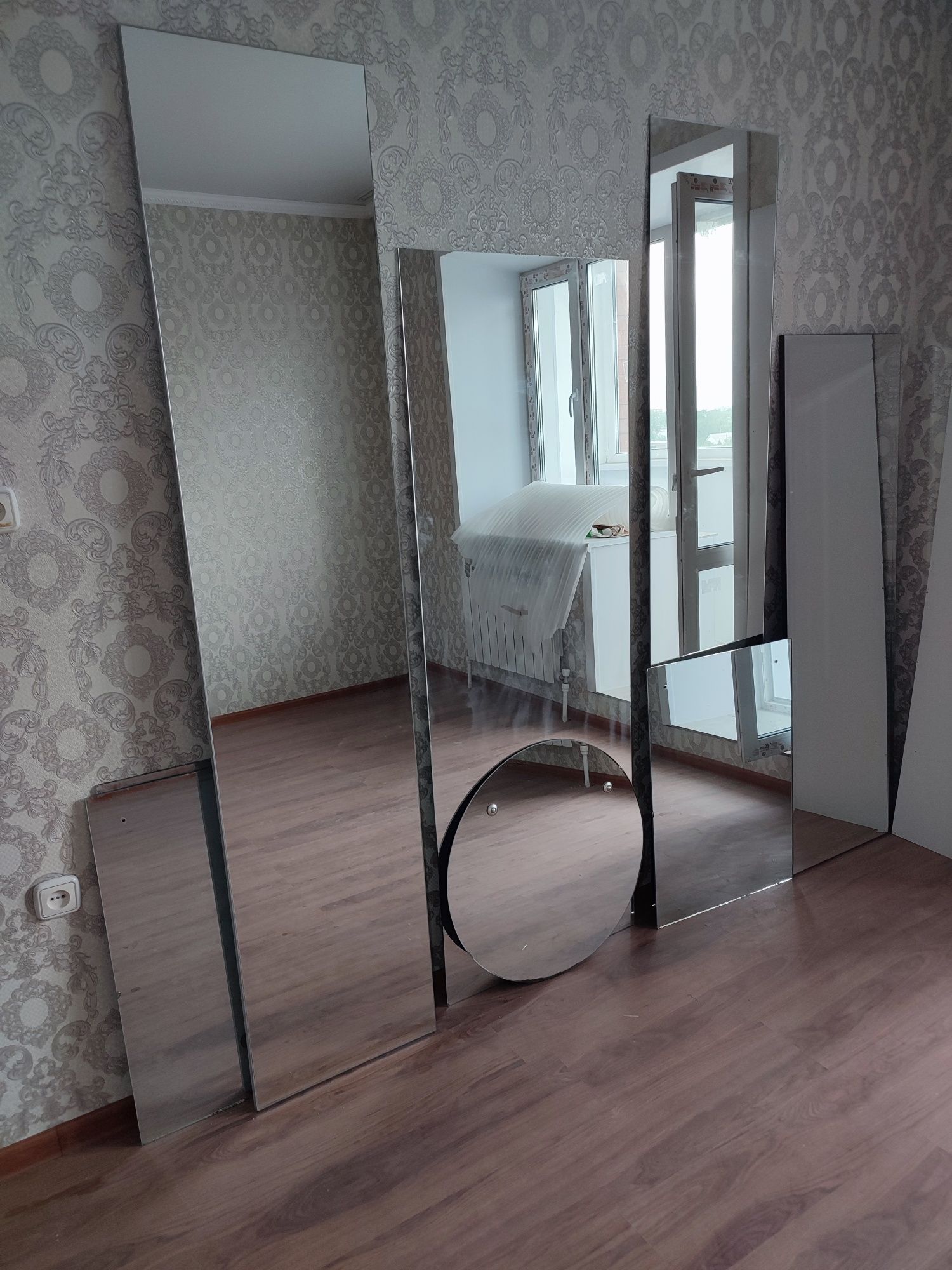 Продам зеркала б/ у разных размеров