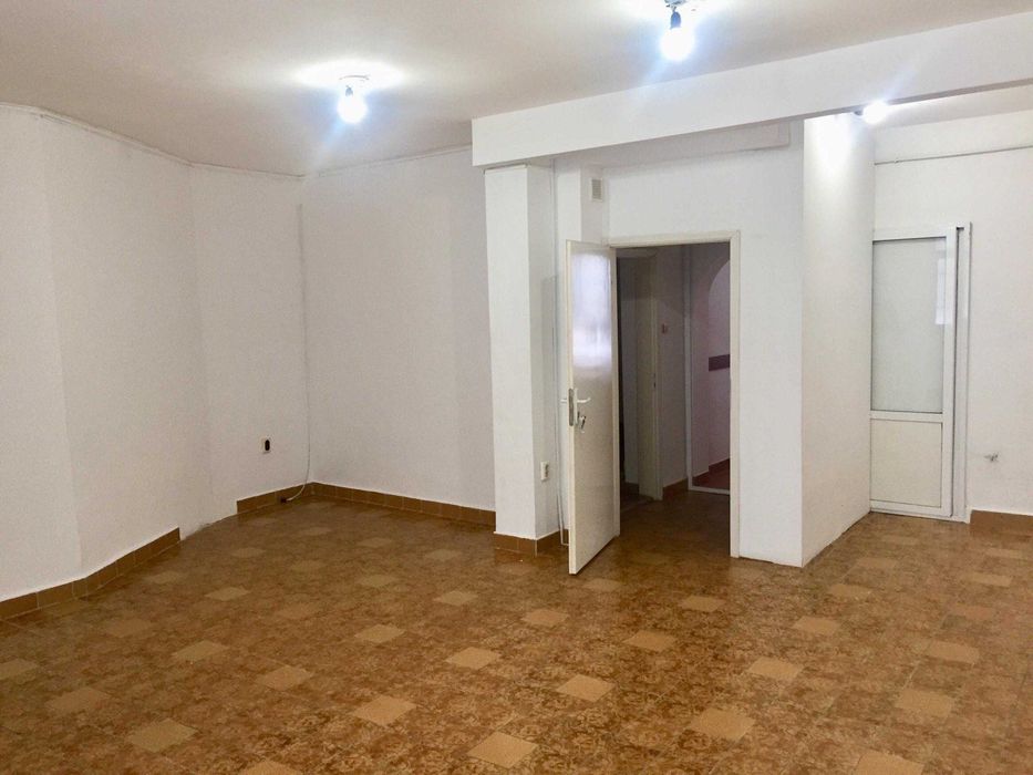 Дава се под наем Офис в Варна, Лятно кино Тракия - 65 кв.м за 560 € - Снимка #2