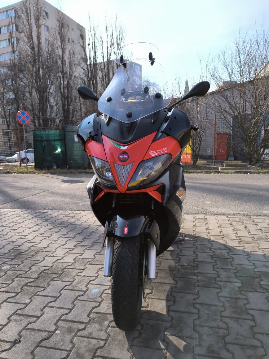 Maxiscuter Aprilia SR Max