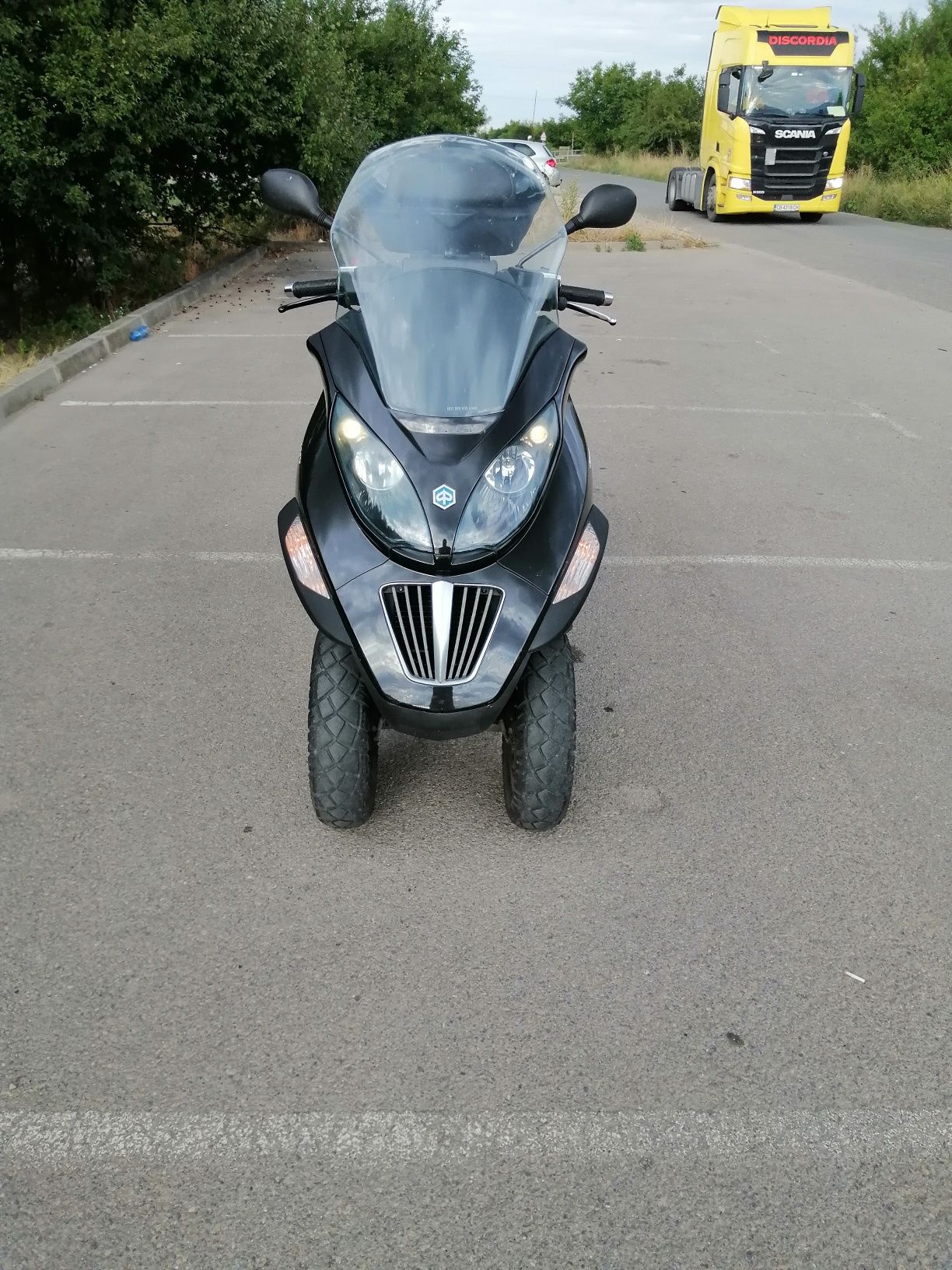 Продавам Piaggio mp3 400cc