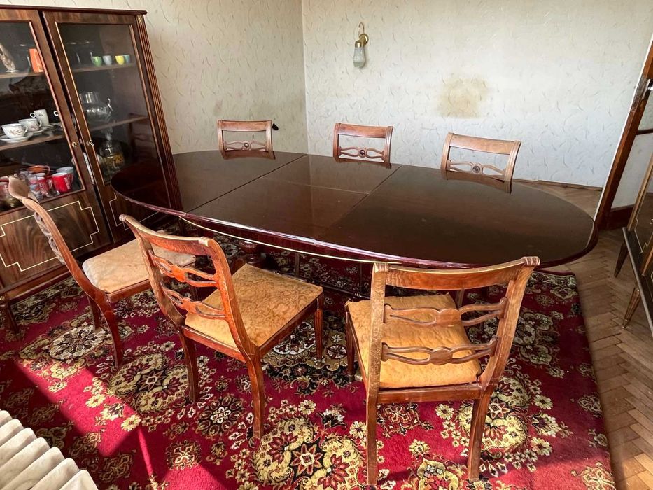 Старинна, антична, ретро разтегателна маса със столове