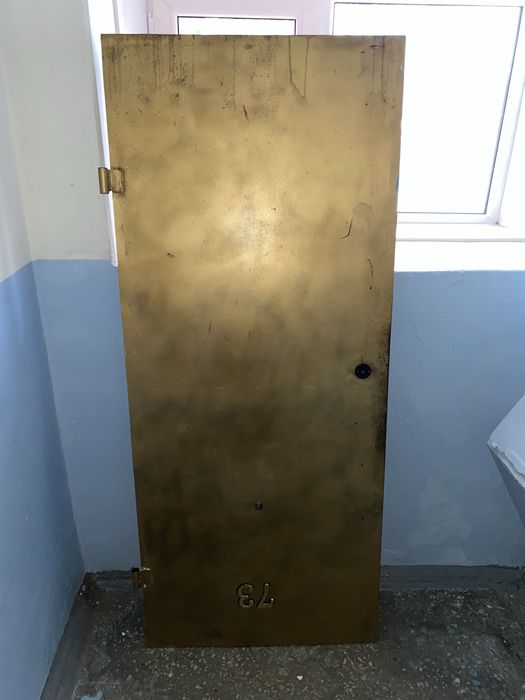 Продается БУ входной дверь (металл)