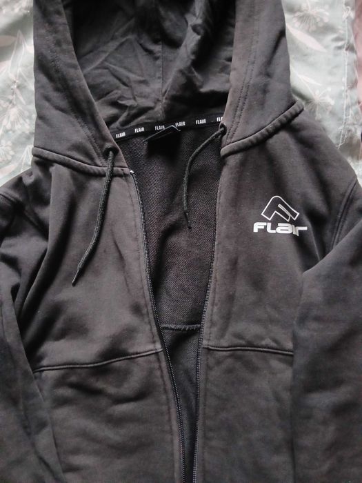 Продава се спортно горнище