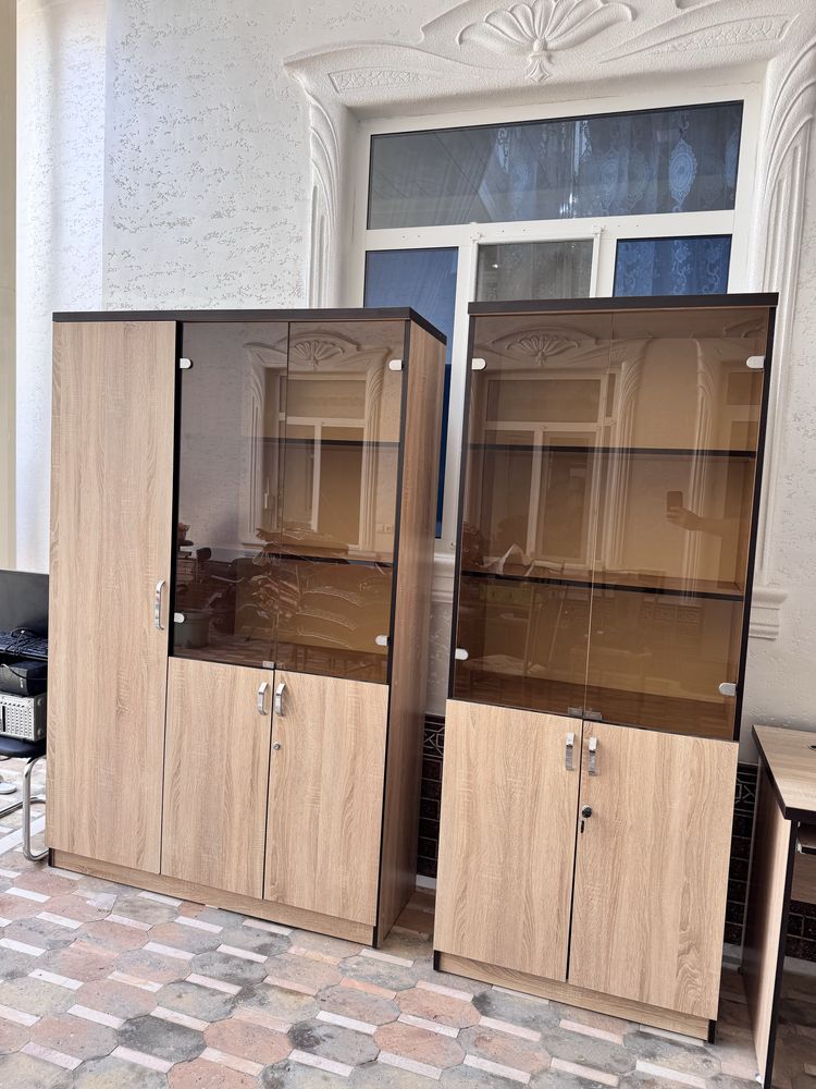 Срочно Продается Офисни мебел стоит как новый есть стулчики 6 штук