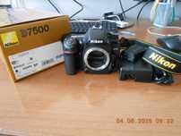 Nikon D7500 Aparat Foto DSLR Body, cu Obiectiv Nikon AF NIKKOR 28-80mm