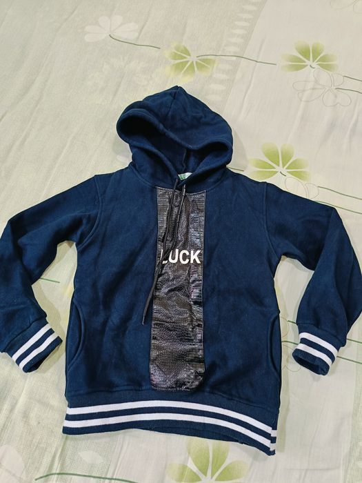 Теплые свитера на мальчика,на 6-7 лет.