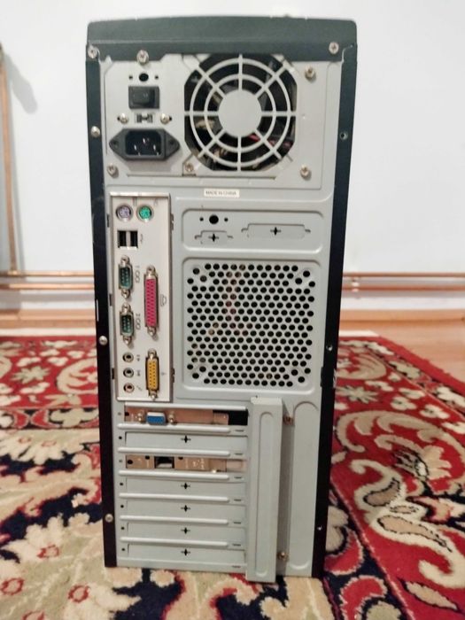 Carcasa, cooler Raidmax 120mm și Sursa raidmax 520w