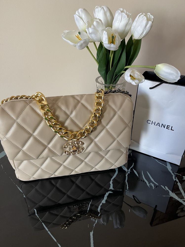 Дамска чанта Chanel 19 Large Flap bag бежов