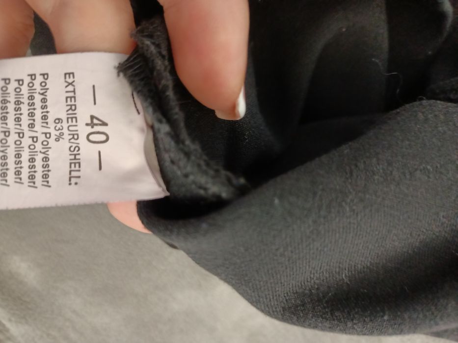 Vand rochita cu buzunare!