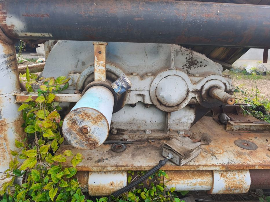 Reductoare, prese, motoare electrice