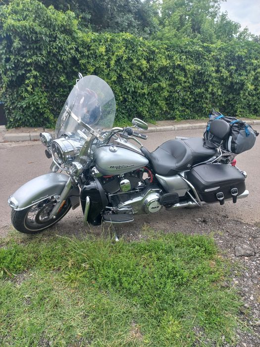 Vând Harley Davidson road king classic