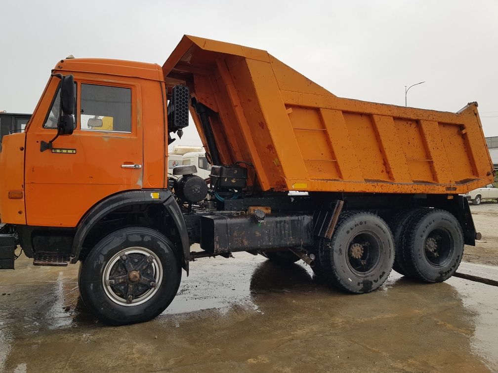 Srochna kamaz sotiladi