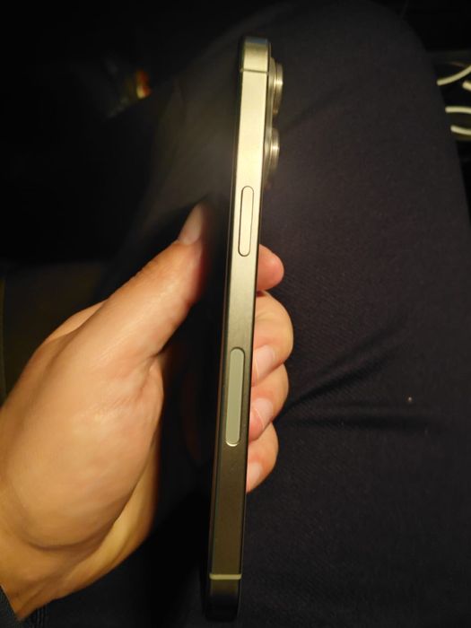 Vand iphone 15 pro max 100% baterie