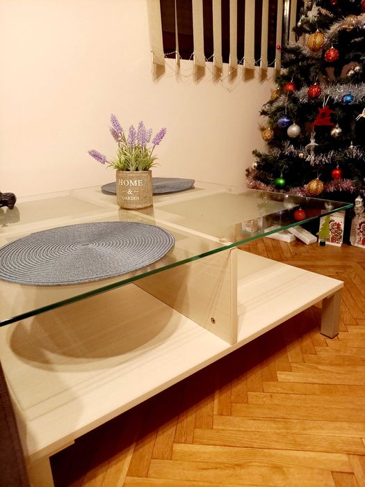 Холна маса, със стъкло