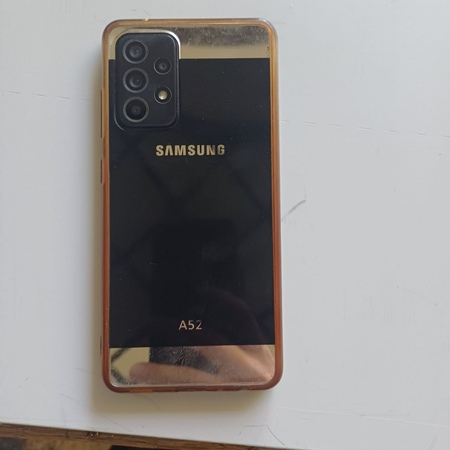 Samsung A52 telefoni sotiladi