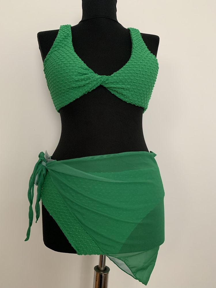 Costum de baie verde cu pareo