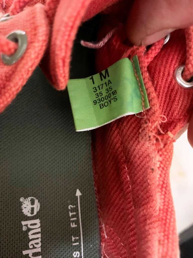 ПОДАРЯВАМ Супер готини детски велурени червени обувки Timberland