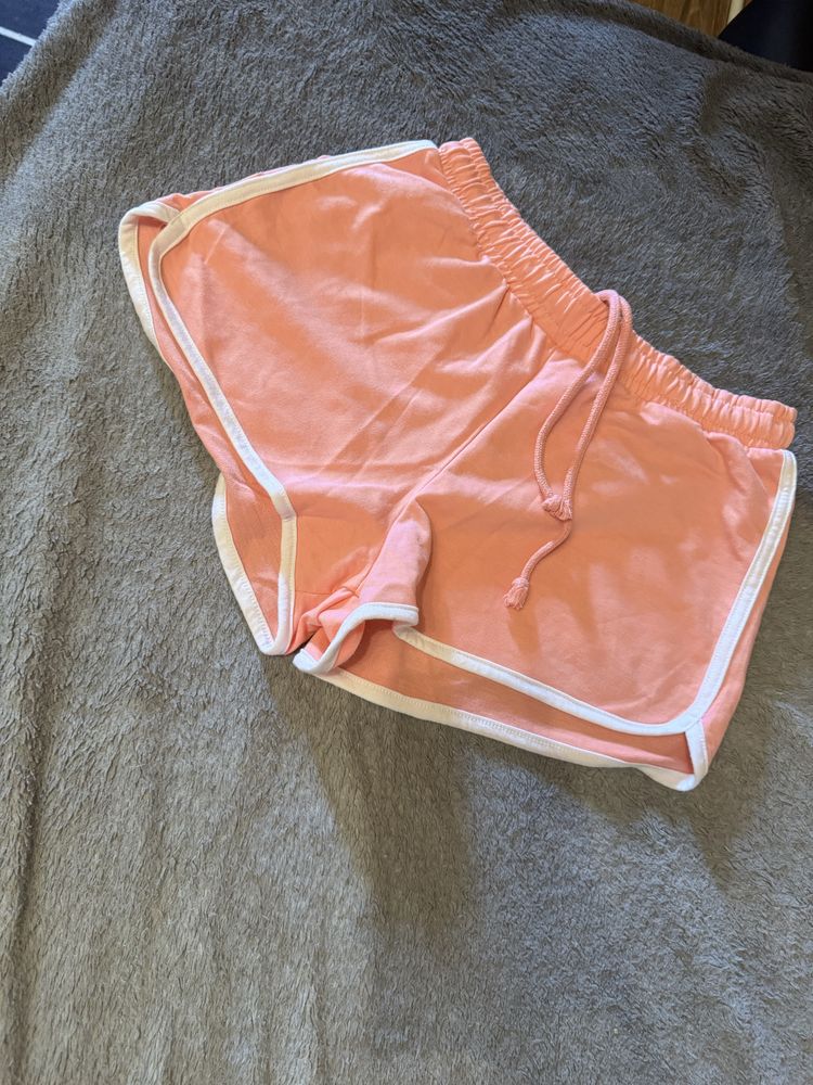 Pantaloni scurti Sort scurt pink S plus cadou un top nou