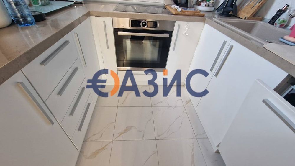 Продава се Четиристаен апартамент в Бургас, Център - 190 кв.м за 3527 €/кв.м - Снимка #14