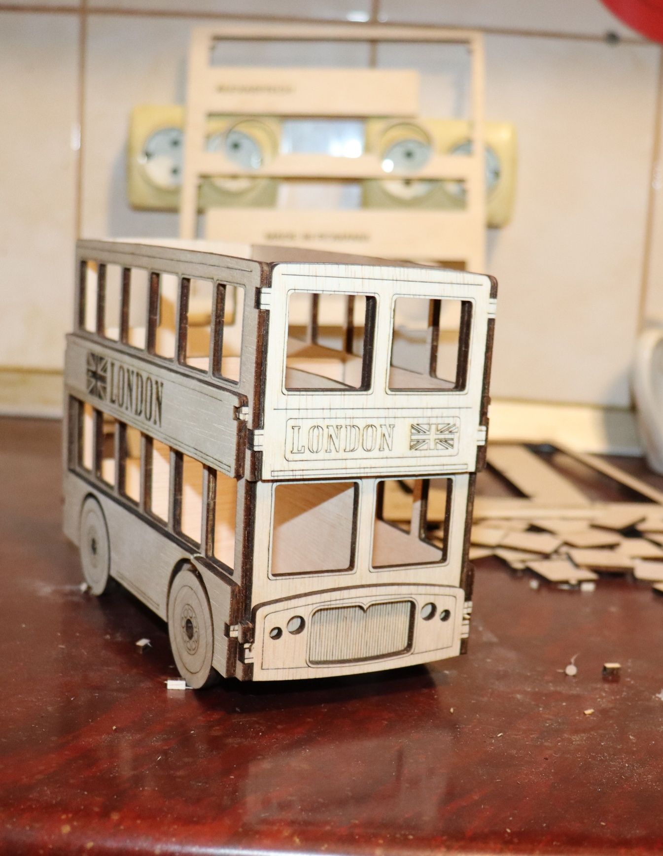 Puzzle 3D Lemn - Suport Accesorii Birou /Scule - London Bus