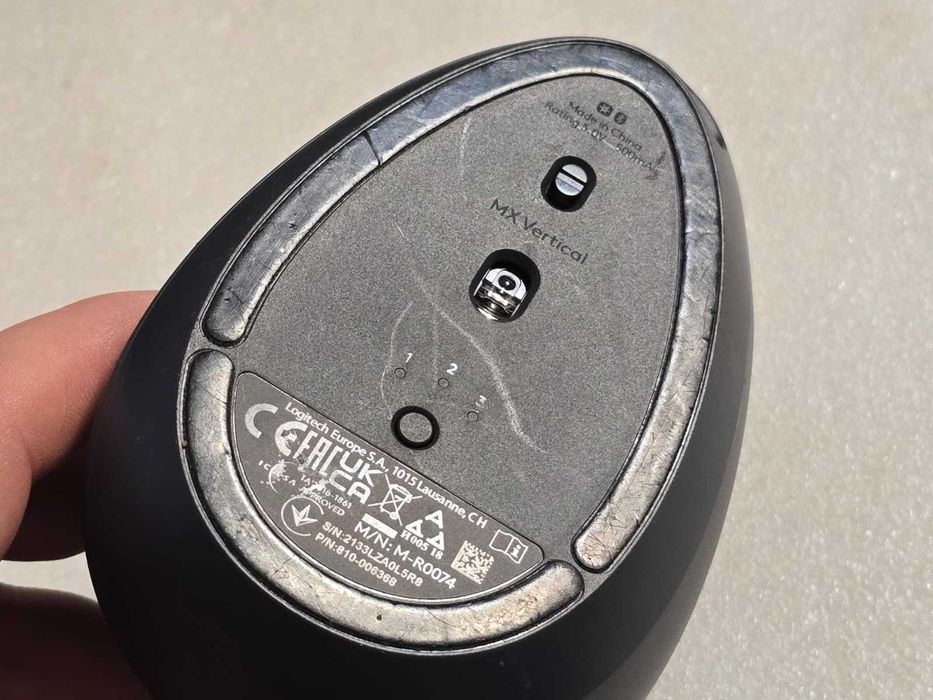 Mouse bluetooth Logitech MX Vertical, Gri, 4000 DPI USB-C