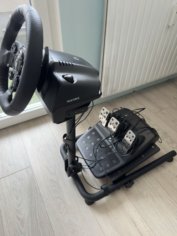 Logitech - G923 (в гаранция) + Стоманена стойка Huzaro Speed 2.0