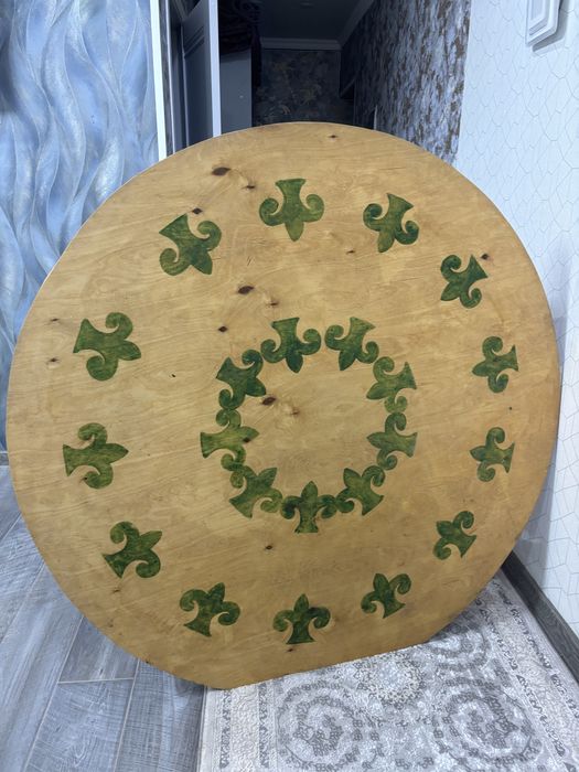 Стол круглый на 16-18 человек