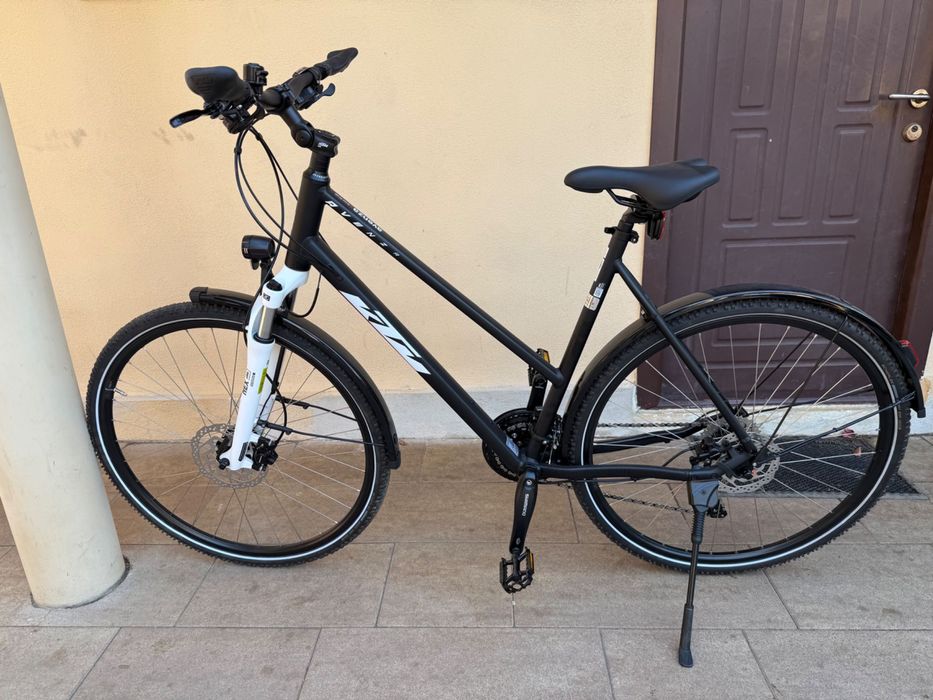 Bicicleta Trekking KTM Avenza CrossStreet noua