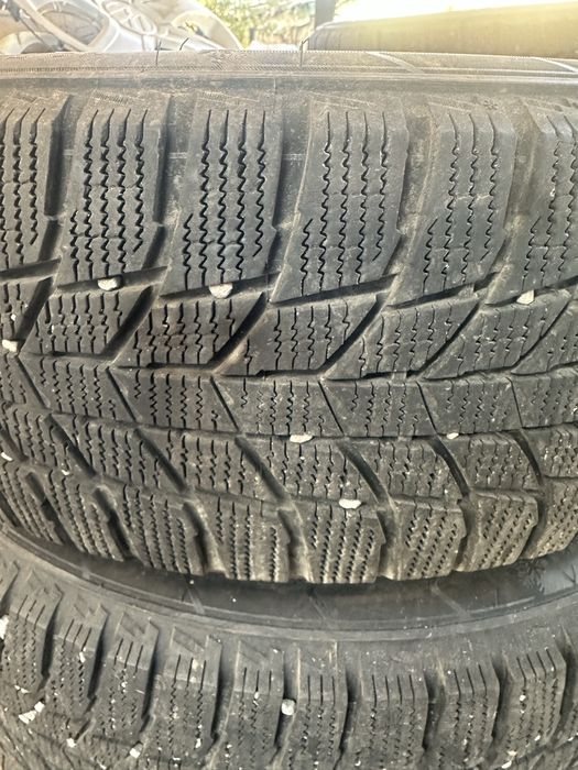 Зимние шины почти новый ездил 1.5 месяца