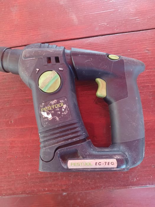 Festol cu acumulator