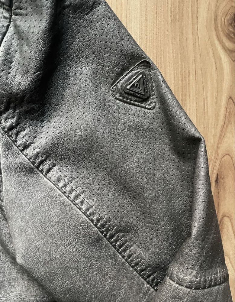 GUESS / мъжко кожено яке L