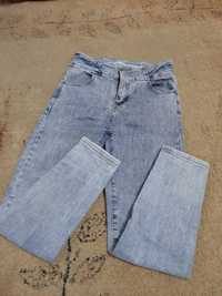 Жеские джинсы одежда