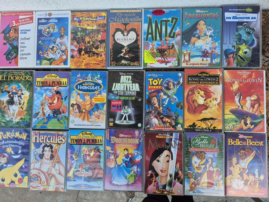 Vând 55 casete video VHS originale cu filme animație