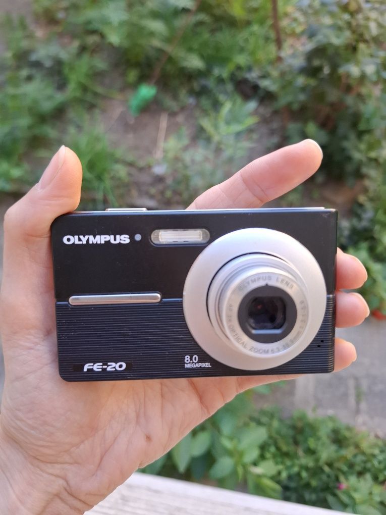 Компактен дигитален фотоапарат OLIMPUS FE-20