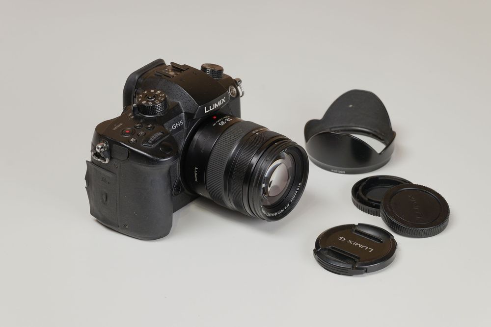 Panasonic GH5 + obiectiv + grip + baterii