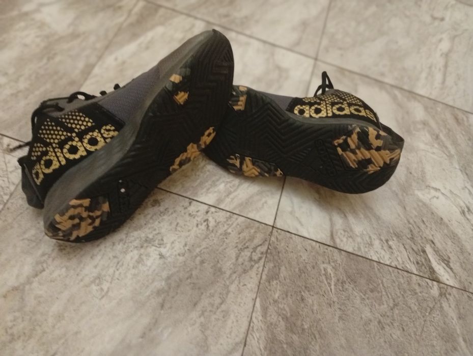 Маратонки Адидас в добро състояние.