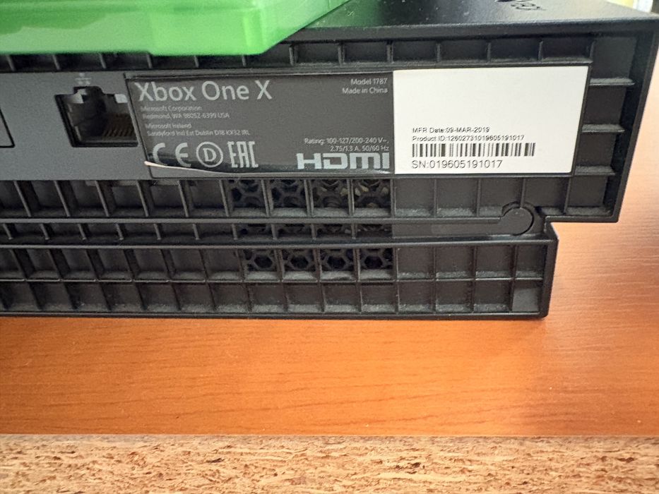 Xbox One X 4K 120hz, full box, fara jocuri