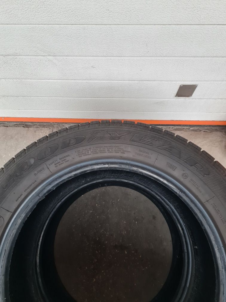 Зимни гуми за Бус 2 броя GOODYEAR  CargoVector 215 60 R17C дот 4319